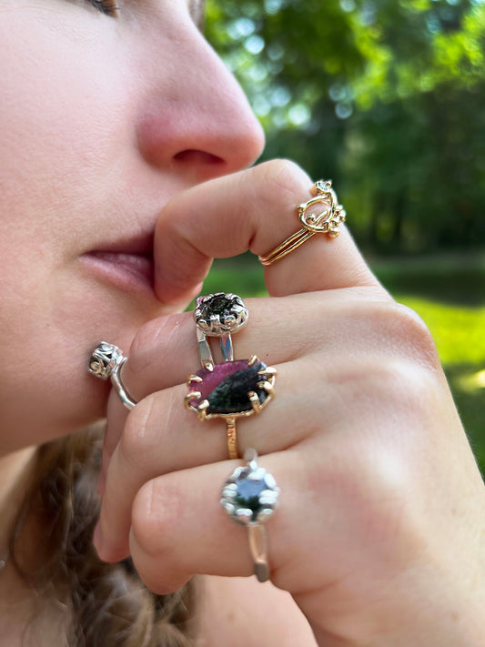 How to Wear Minimalist Jewelry Like a Pro