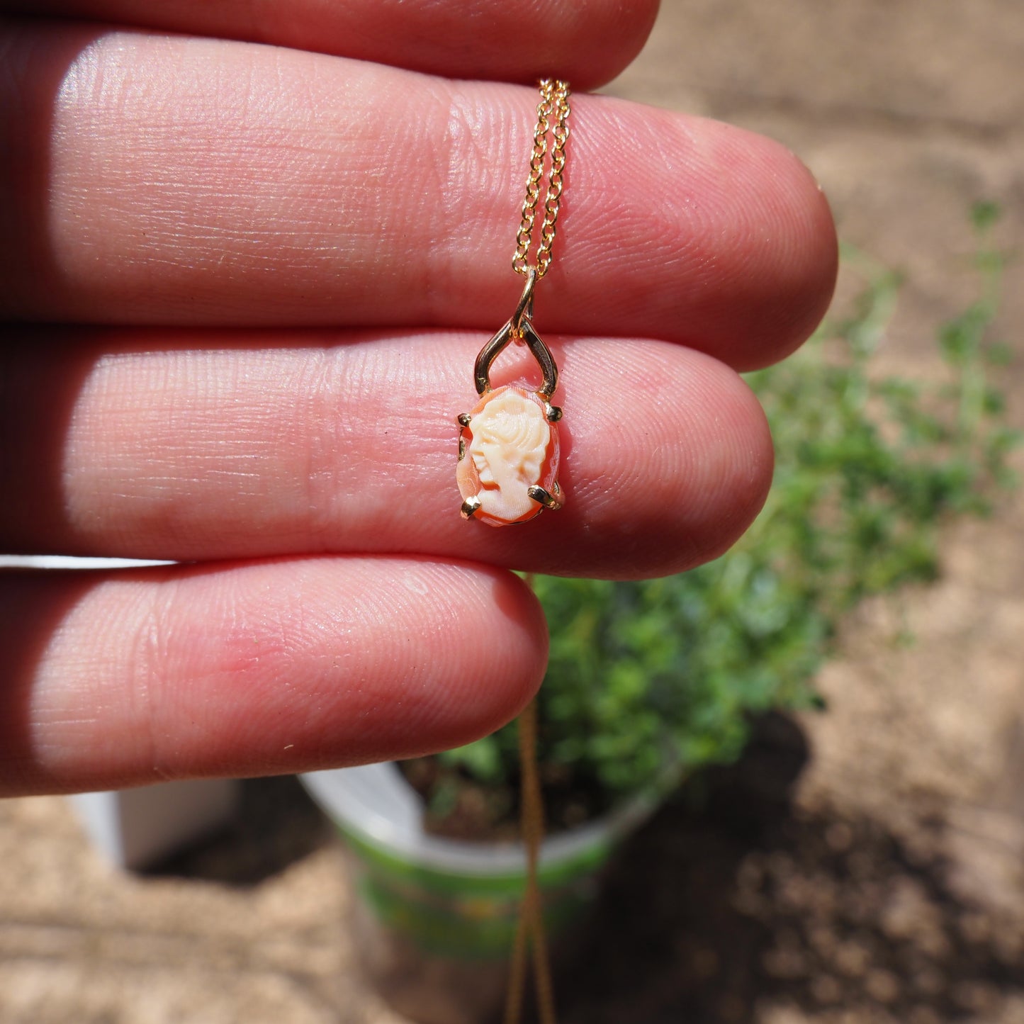 14k Tiny Cameo