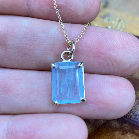 14k Aquamarine Pendant