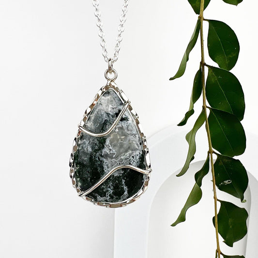 Moss Agate Winds Necklace